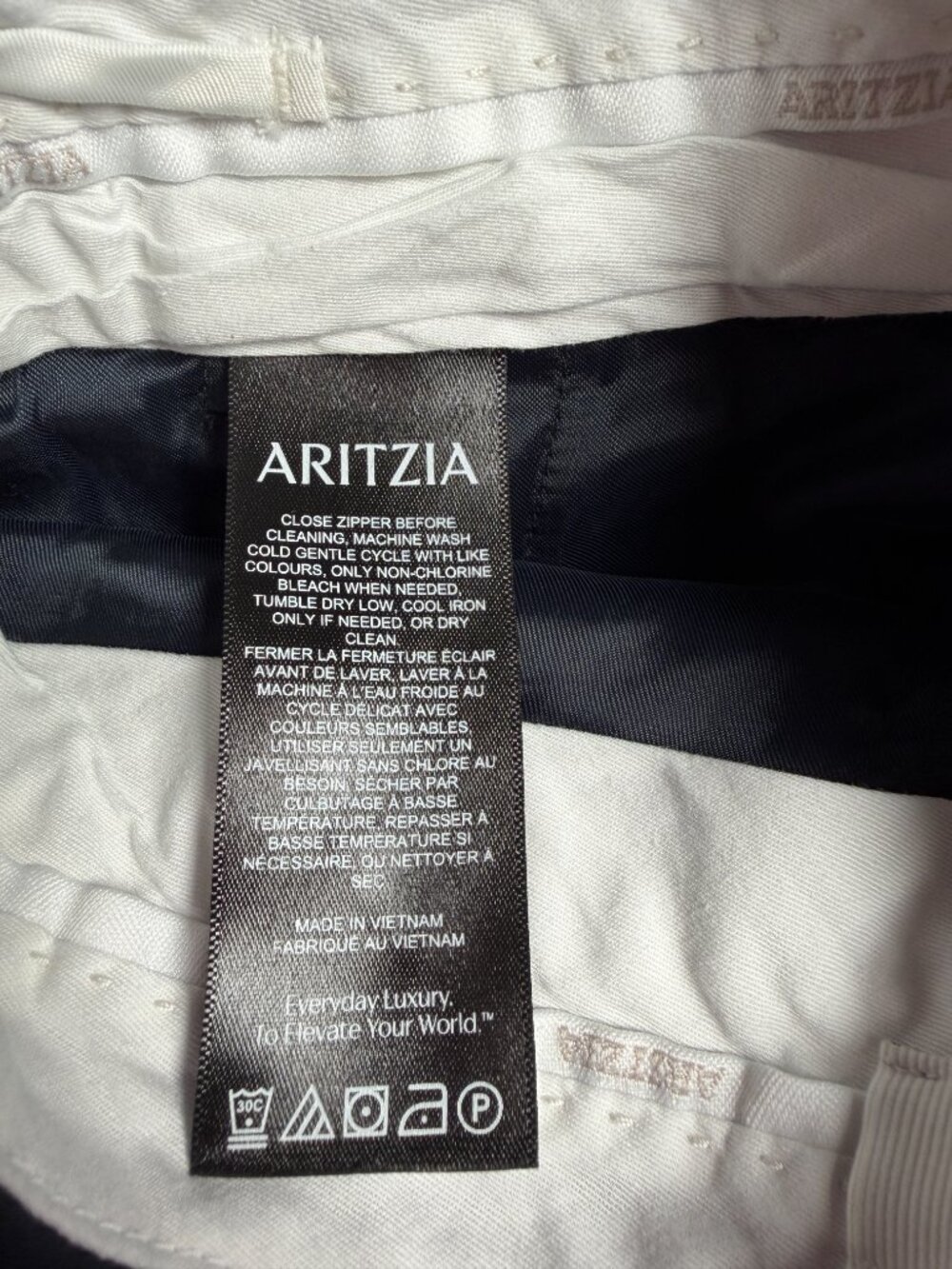 Aritzia The Effortless Pant - Navy Blue Crepette - Size 8 Short - Picture 8 of 8
